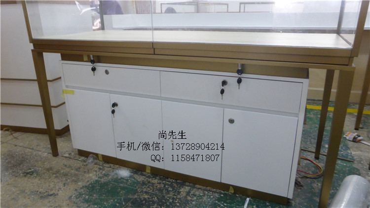 木制珠寶展柜.jpg