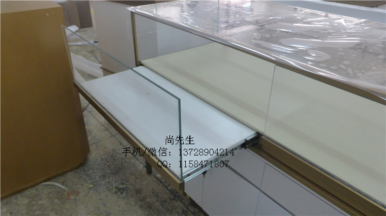 珠寶店展示柜細節(jié).jpg