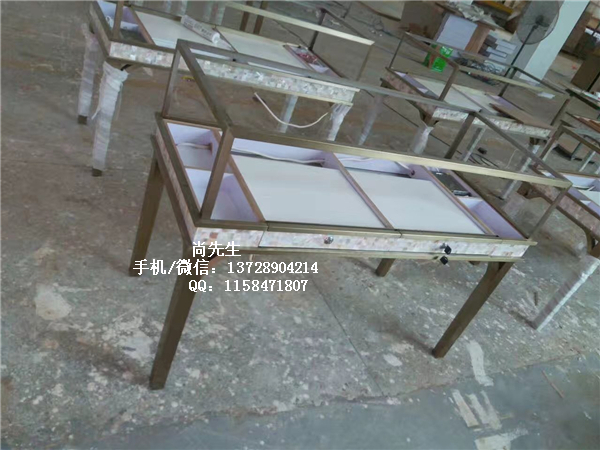 高檔不銹鋼珠寶展柜.jpg