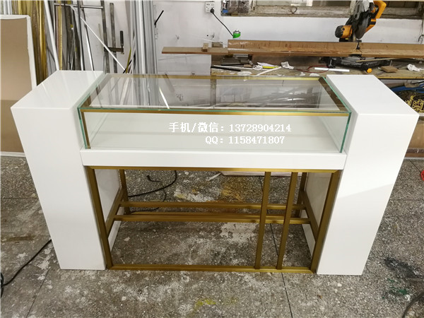 婚戒店珠寶展示柜.jpg