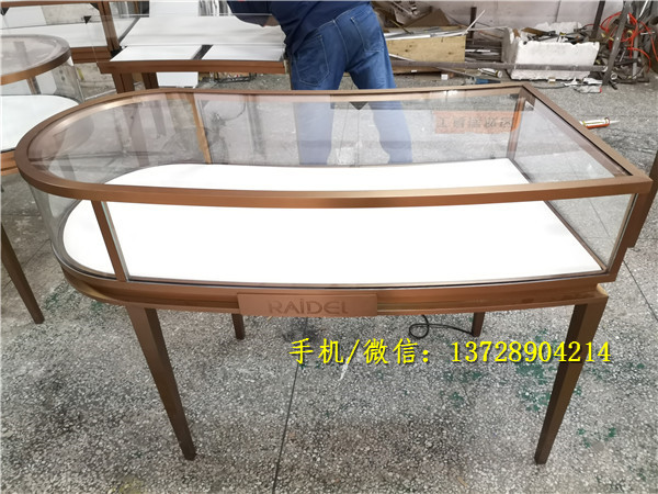 弧形珠寶展示柜.jpg