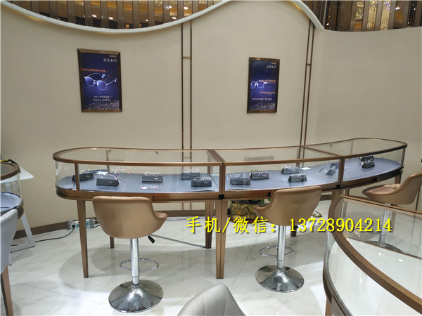 奢侈品展示柜.jpg