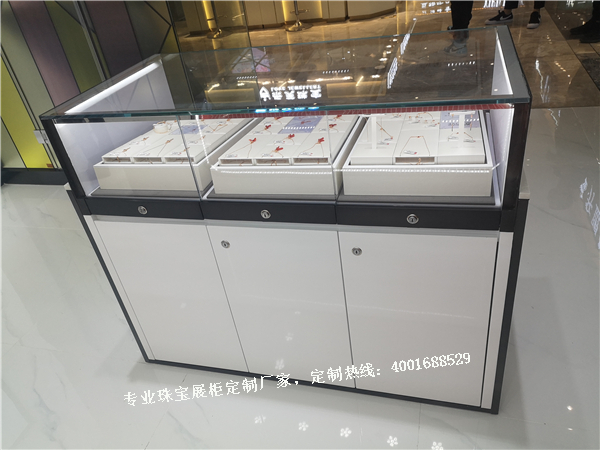 珠寶展示柜細節(jié).jpg