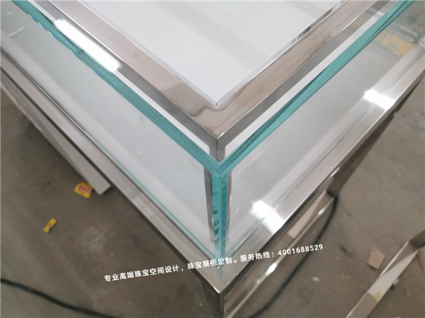 珠寶展柜45度拼接.jpg
