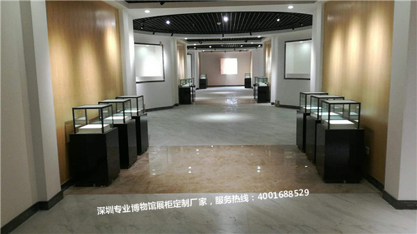 鐘表文物館展示柜.jpg