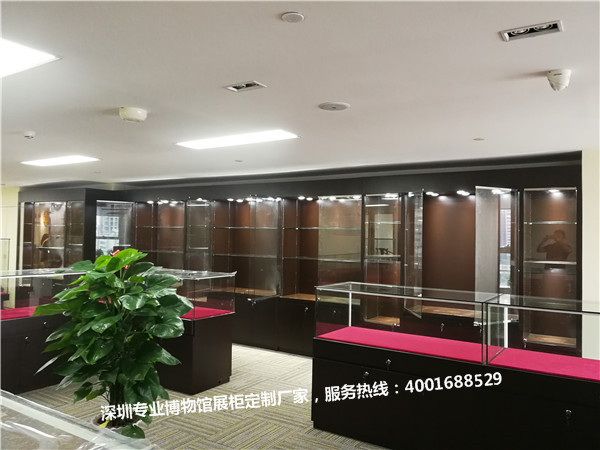 藏館展示柜.jpg