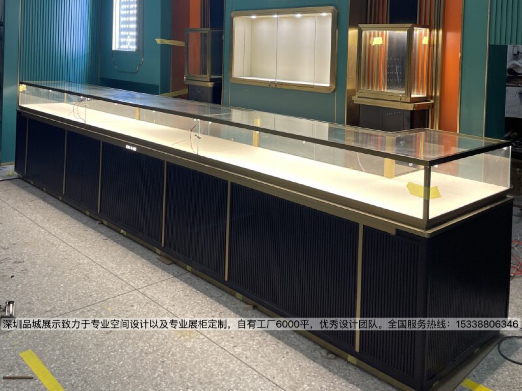 深圳品城展示玉璽格珠寶店展柜設計3.jpg