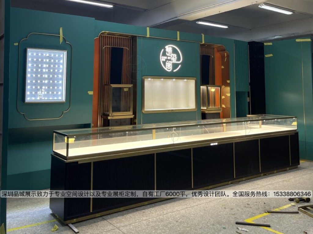 深圳品城展示玉璽格珠寶店展柜設計5.jpg