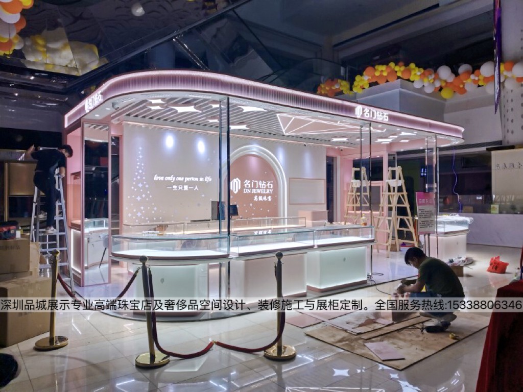 深圳品誠展示設(shè)計(jì)名門鉆石珠寶店展柜設(shè)計(jì)效果圖3.jpg