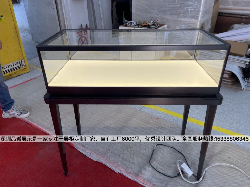 深圳品誠(chéng)展示黑色珠寶店設(shè)計(jì)效果1.jpg