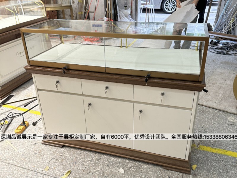 深圳品誠(chéng)展示復(fù)古珠寶展柜設(shè)計(jì)效果2_副本.jpg