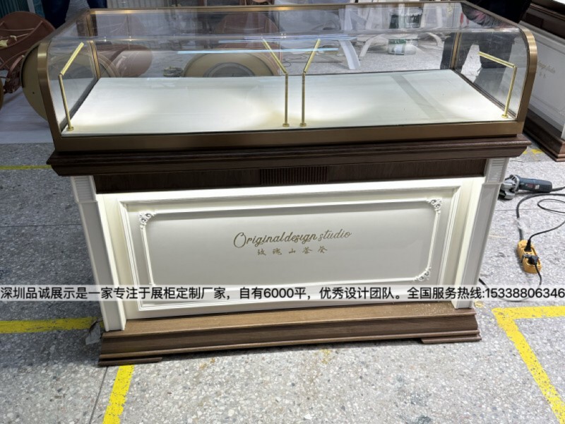 深圳品誠(chéng)展示復(fù)古珠寶展柜設(shè)計(jì)效果3_副本.jpg