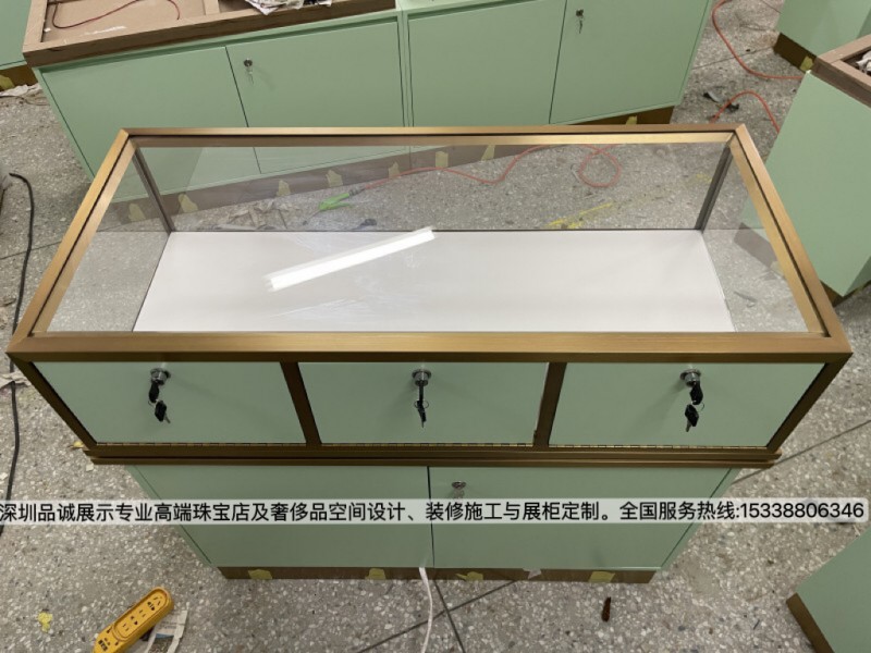 深圳品誠展示清爽珠寶展柜設(shè)計(jì)效果圖_副本.jpg