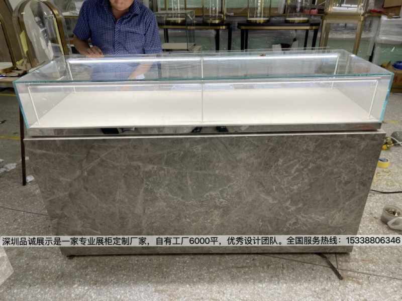 深圳品誠展示奢侈品展柜設計效果2.jpg