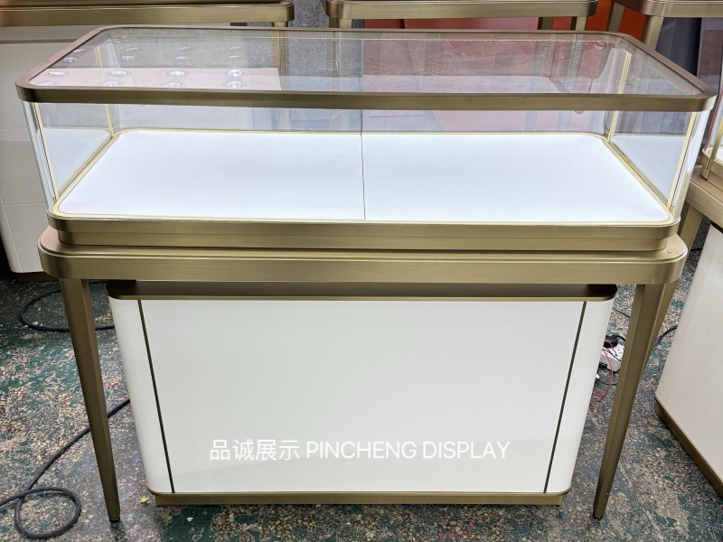 深圳品誠展示珠寶柜預(yù)覽.jpg