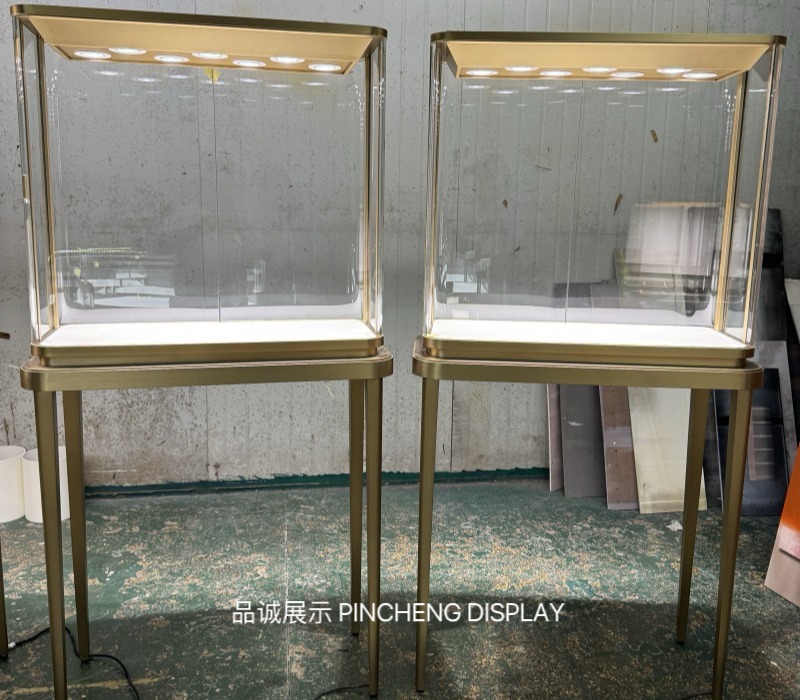 珠寶柜臺定做效果，深圳品誠展示.jpg