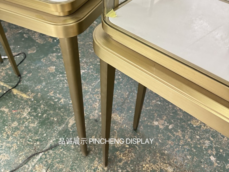 珠寶展柜定做效果，深圳品誠展示25.jpg